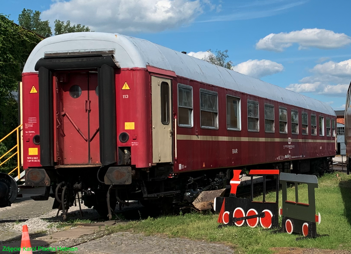 Passenger and bar cars type 113A. 1972.